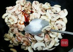 蘑菇炒芹菜的做法图解4