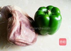 猪肚炒青椒的做法图解1