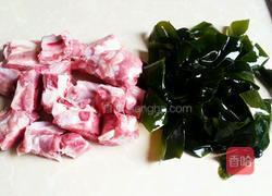 海带排骨汤的做法图解1