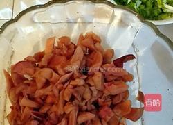 葱油萝卜干焖蚕豆壳的做法图解2