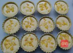 Illustration of how to make pineapple egg tarts 9
