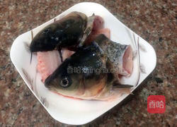 鱼头豆腐汤的做法图解1