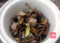 筒骨茶树菇汤的做法图解7