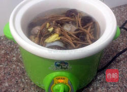 筒骨茶树菇汤的做法图解8