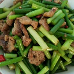 辣椒版蒜台炒肉的做法[图]