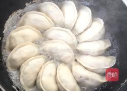 韭菜鸡蛋水煎饺的做法图解18