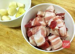 五花肉焖春笋的做法图解2