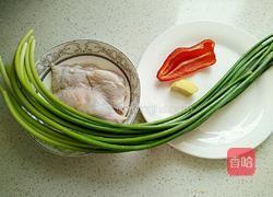 蒜苔炒鸭片的做法图解1