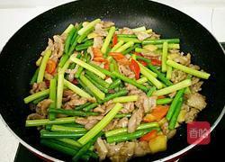 蒜苔炒鸭片的做法图解9