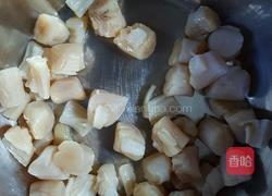 冰皮韭菜鸡蛋干贝锅贴的做法图解1