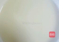 冰皮韭菜鸡蛋干贝锅贴的做法图解7