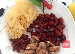 蜂蜜银耳汤的做法图解1