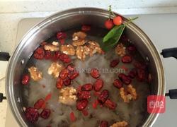 蜂蜜银耳汤的做法图解2