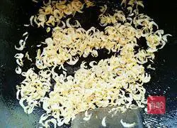 Illustration of how to make shrimp fried rice 2