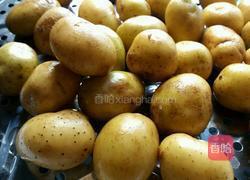 甜辣酱小土豆的做法图解2