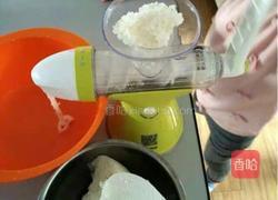 香蕉米饭小丸子的做法图解1