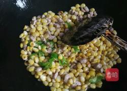 玉米炒肉丁的做法图解2