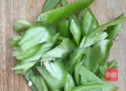 青椒炒干豆皮的做法图解2