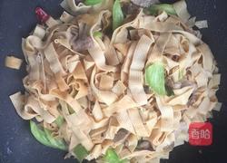 青椒炒干豆皮的做法图解9