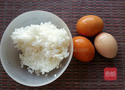 金包银蛋炒饭的做法图解1
