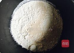 韭菜粉丝饼的做法图解1