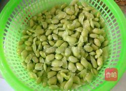 毛豆米烧肉的做法图解1