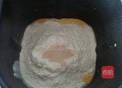 奶油蘑菇烤鸡奶酪披萨的做法图解3