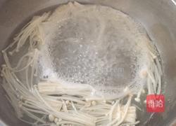 桃仁菠菜的做法图解1