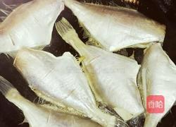 红烧剥皮鱼的做法图解1