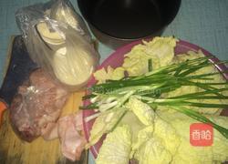 猪肉白菜馅饺子的做法图解1
