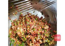 香葱猪肉锅贴~的做法图解1