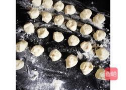 香葱猪肉锅贴～的做法图解2