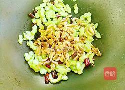 核桃仁炒苦瓜的做法图解10