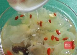 银耳莲子汤的做法图解3