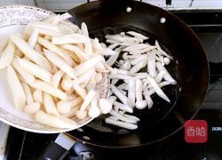 培根炒海鲜菇的做法图解4
