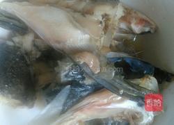 鱼头汤的做法图解1