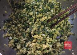 土豆韭菜馅包子的做法图解2