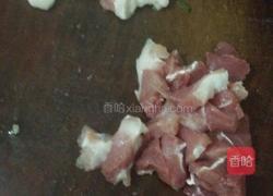 蒜苗炒肉的做法图解2