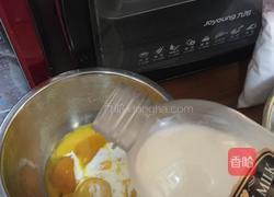 奶油抹茶瑞士卷的做法图解3