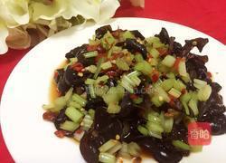 西芹拌木耳的做法图解5