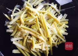 茶油闷酸笋的做法图解2