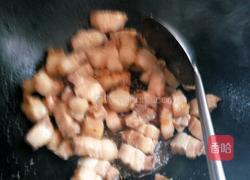 红烧肉炖鹌鹑蛋的做法图解2