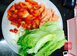 西红柿火腿面的做法图解1