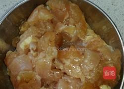 酸辣鸡丁的做法图解1