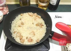 黑啤鸡腿烩饭的做法图解2