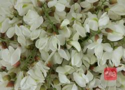 槐花鸡蛋饼的做法图解1