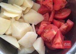 西红柿土豆炖豆皮的做法图解1
