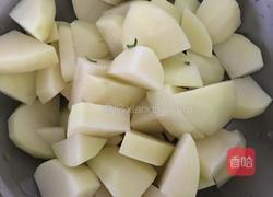 哈拉海炖土豆的做法图解2