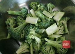 白灼西兰花的做法图解1