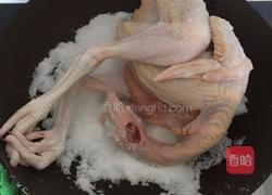 客家盐焗鸡的做法图解3